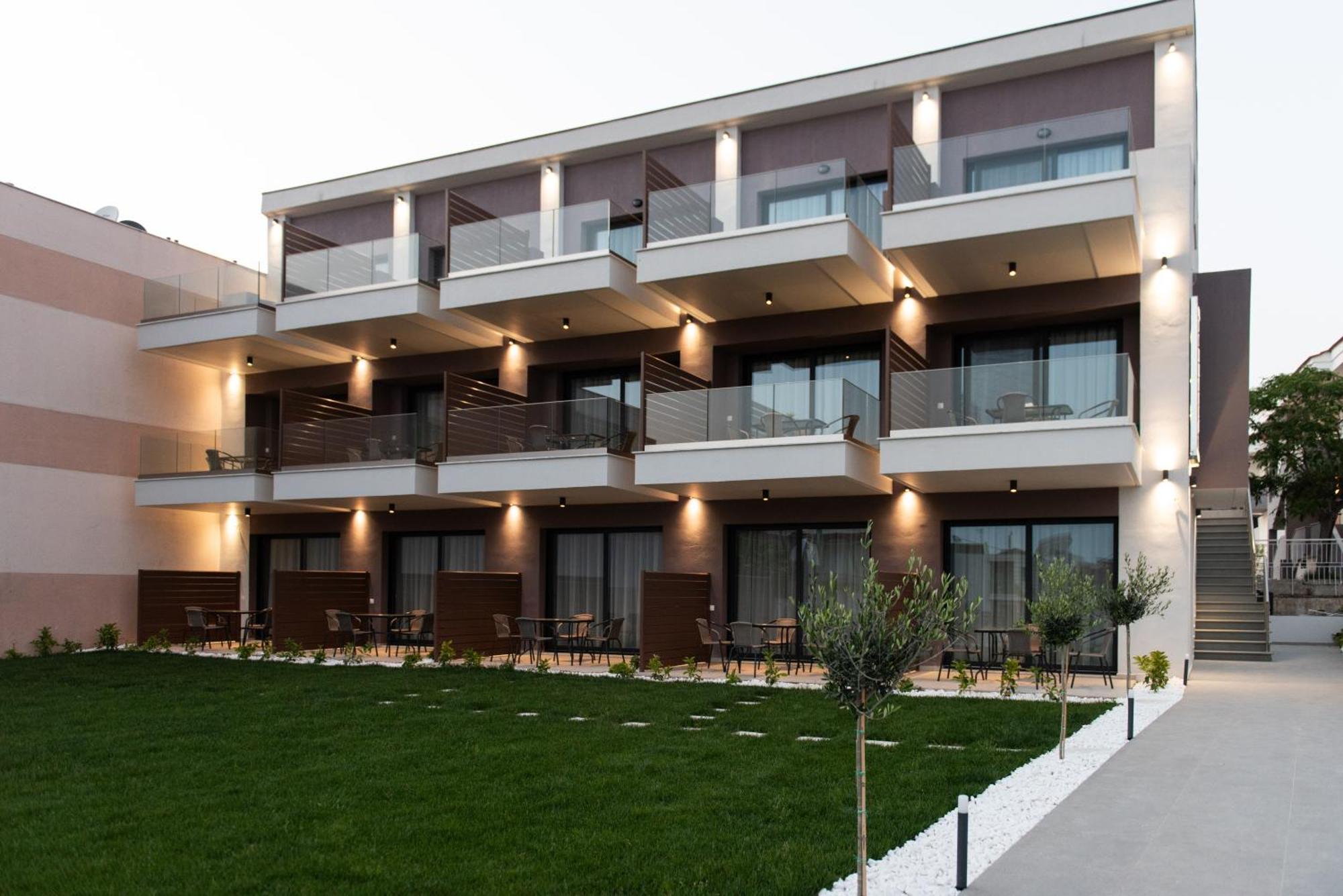Sithonian Sunset Luxury - Nikiti Cozy Getaways Aparthotel Exterior photo